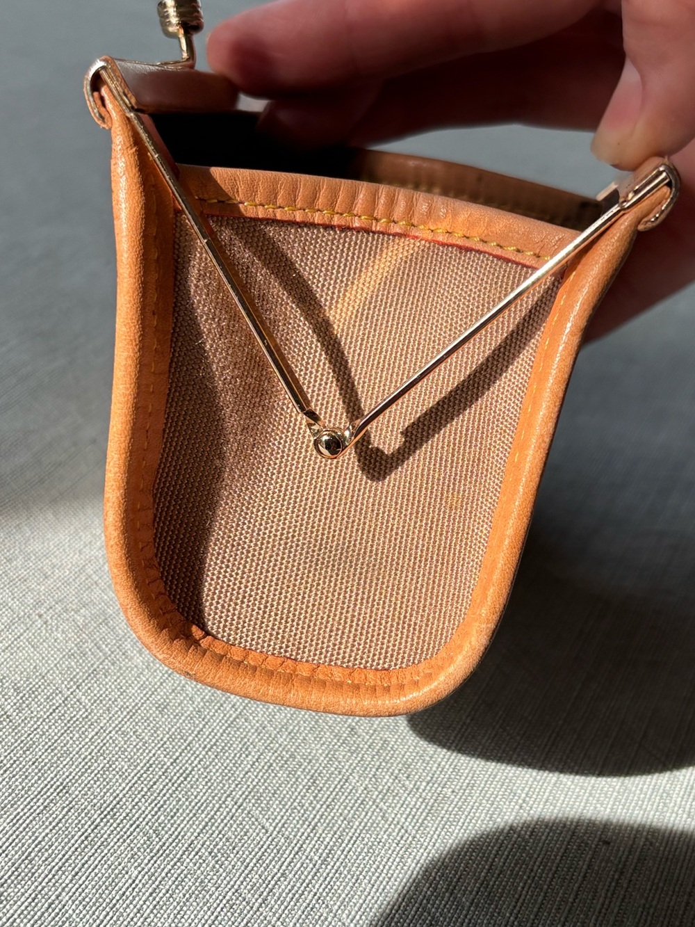Vintage Dooney & Bourke Tan Vachetta Leather Trim Canvas Kiss-Lock Coin Purse - Picture 5 of 11